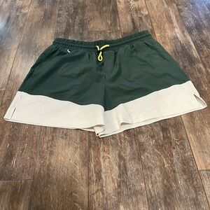 Te Verde Dark Green Shorts